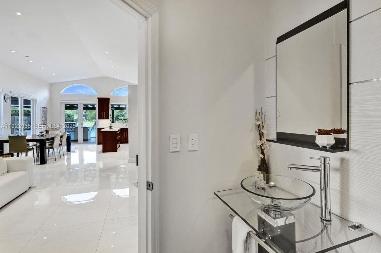 Dining room, Interior, Recessed Lighting