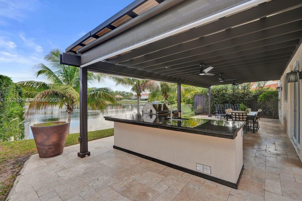 Exterior, Outdoor Kitchen, Water