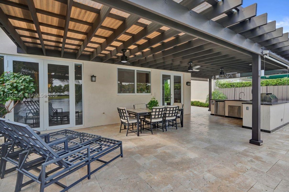 Exterior, Outdoor Kitchen, Water