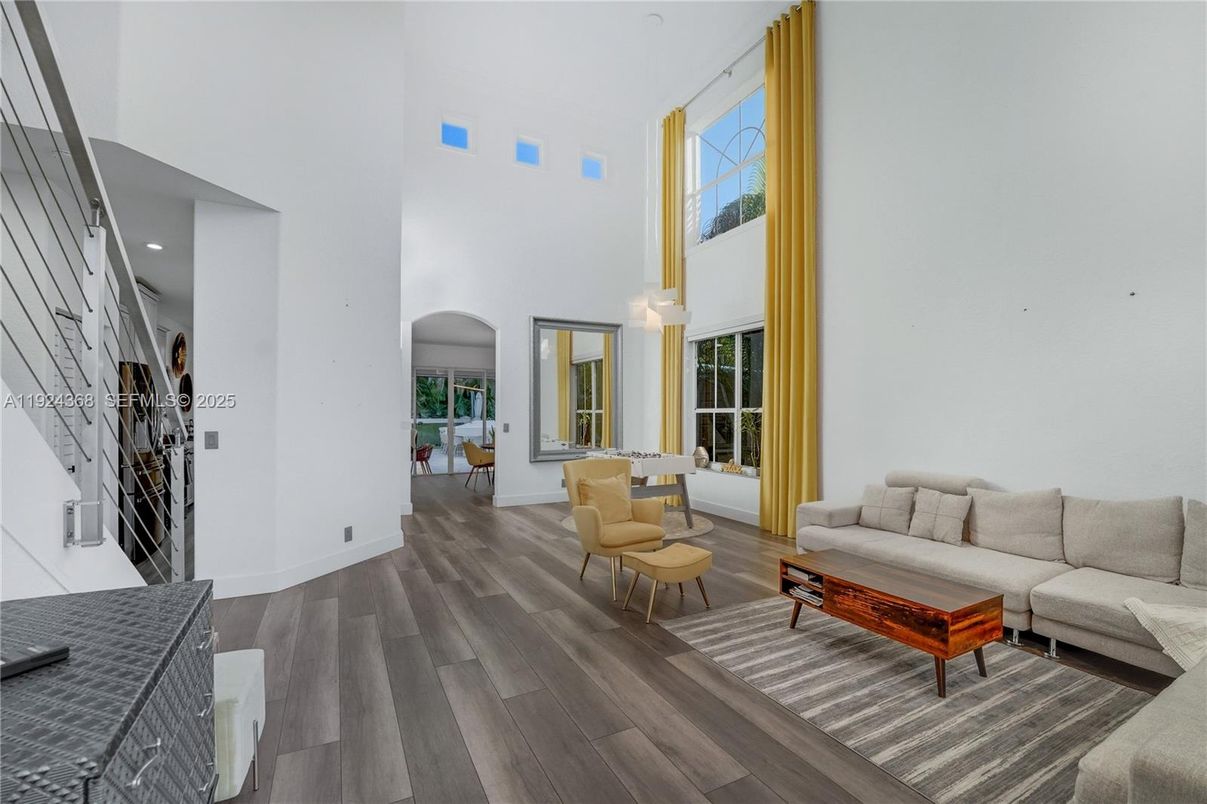 Dining room, Interior, Living room, Recessed Lighting, Wood Texture Flooring