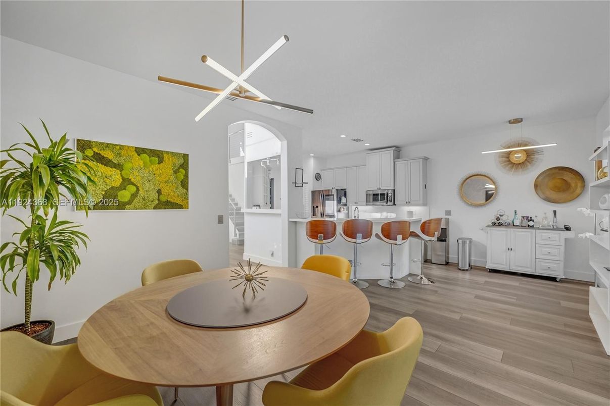 Dining room, Interior, Kitchen, Pendant Lights, Recessed Lighting, Wood Texture Flooring
