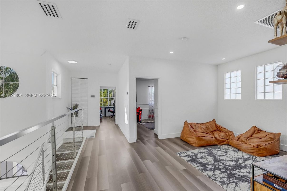 Interior, Recessed Lighting, Wood Texture Flooring