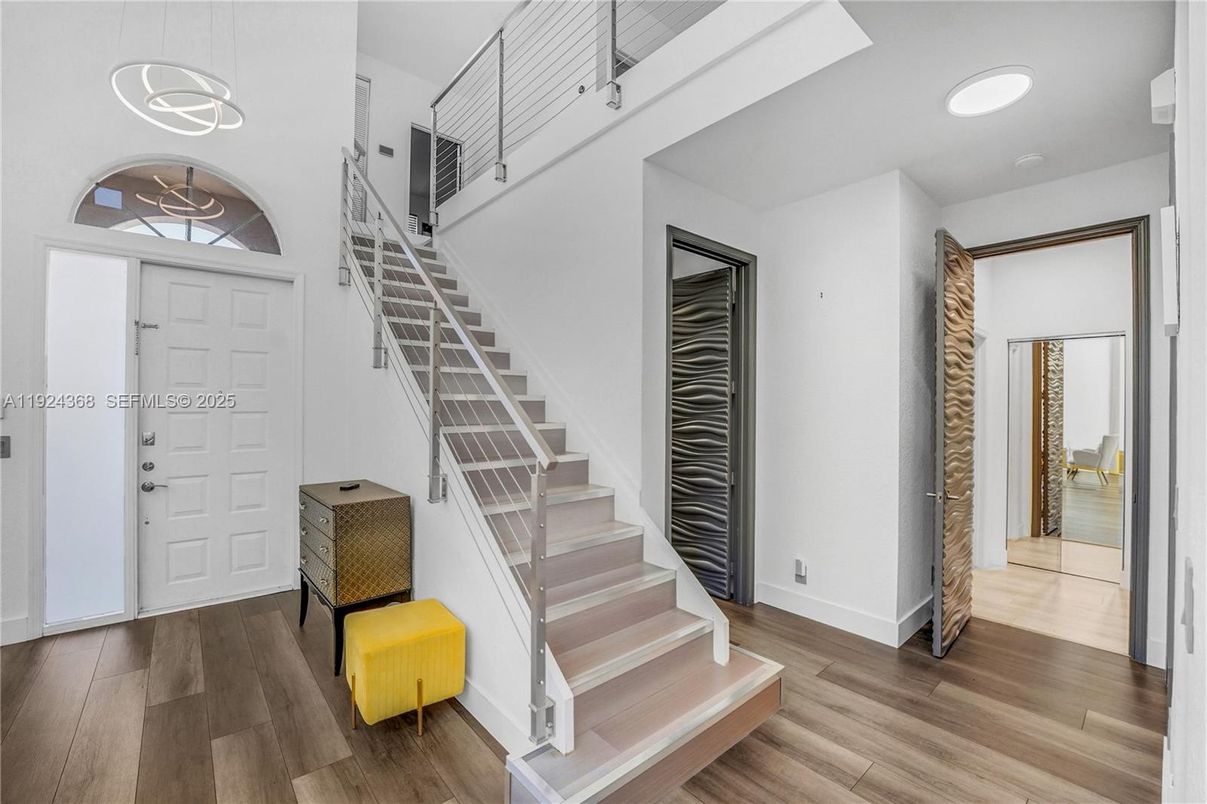 Interior, Pendant Lights, Recessed Lighting, Wood Texture Flooring