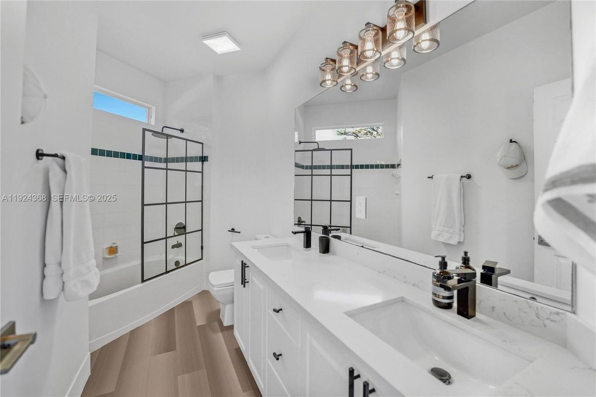 Bathroom, Dual Sink Vanities, Interior, Wood Texture Flooring