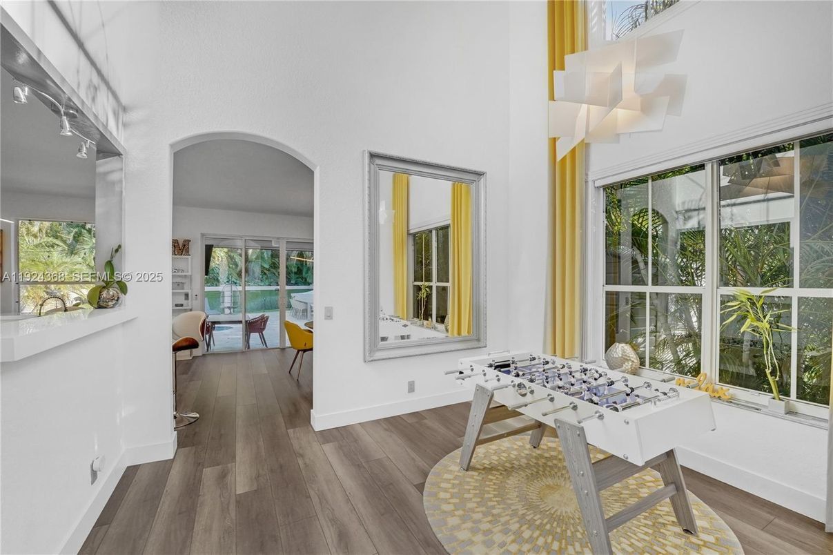 Game Room, Interior, Wood Texture Flooring