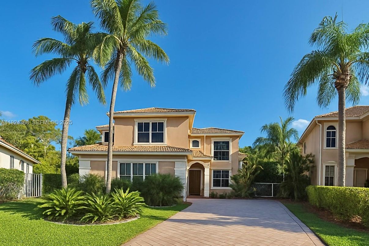 Backyard, Exterior, Facade, Mediterranean