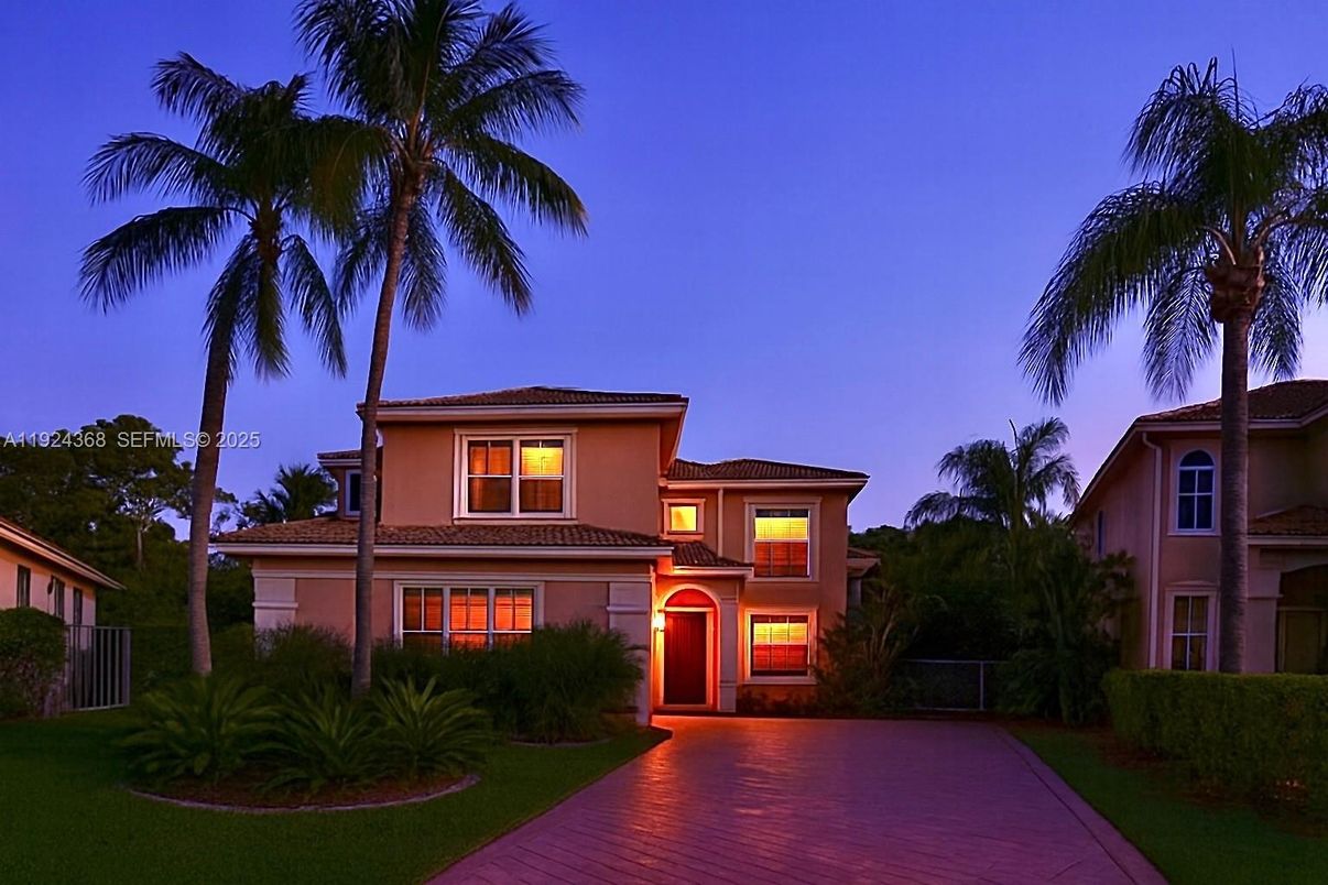 Exterior, Facade, Mediterranean