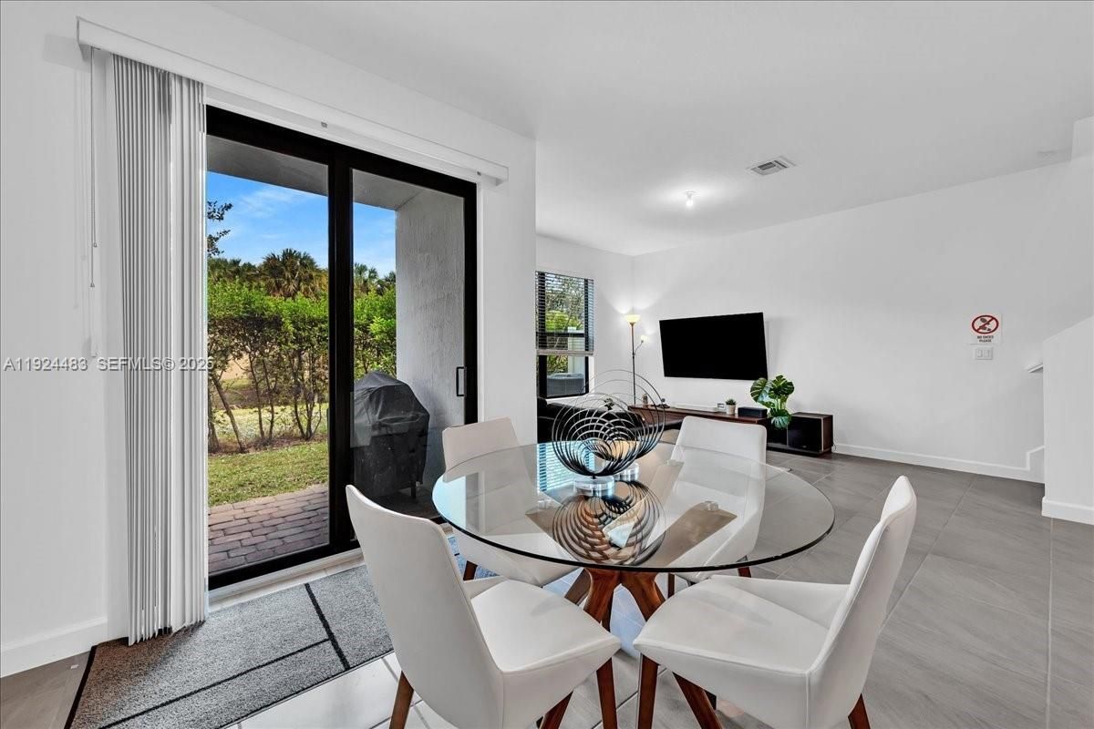 Dining room, Interior, Recessed Lighting