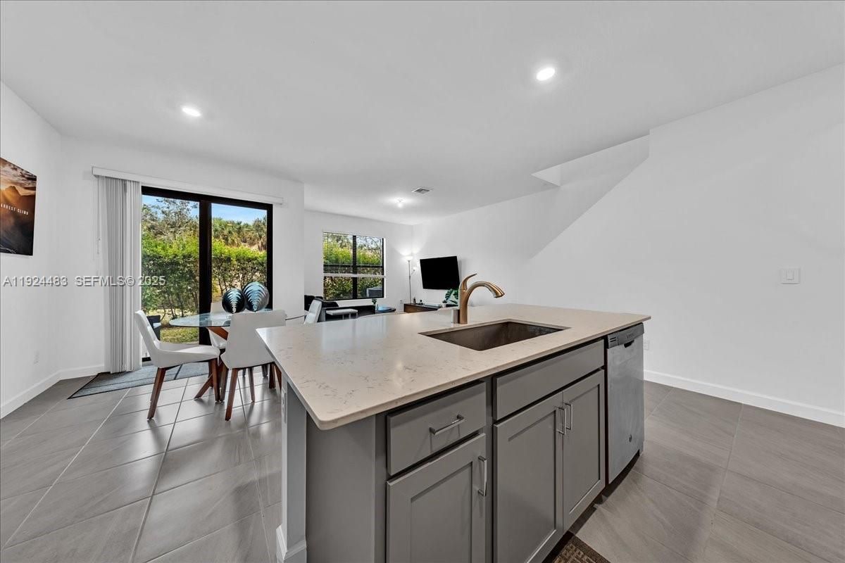 Dining room, Interior, Kitchen, Recessed Lighting