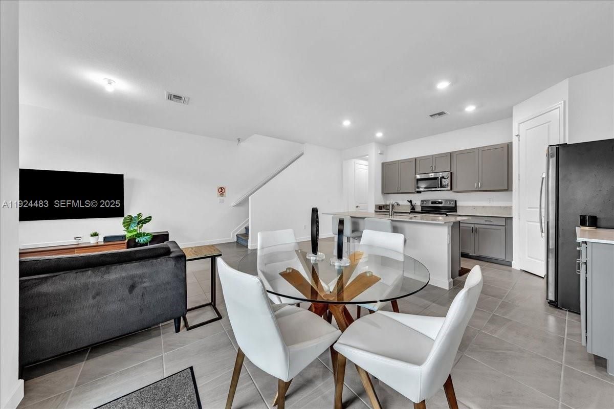 Dining room, Interior, Kitchen, Recessed Lighting, Stainless Steel Appliances