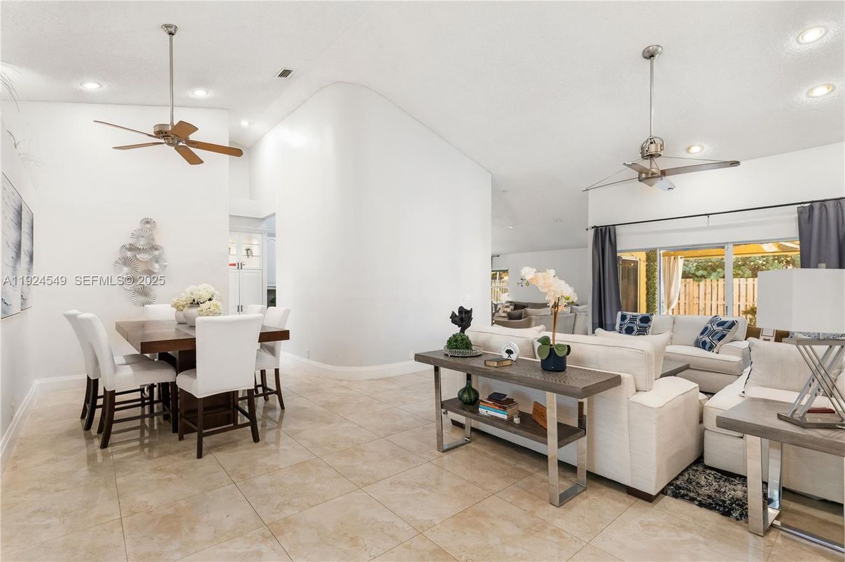 Dining room, Interior, Living room, Pendant Lights, Recessed Lighting