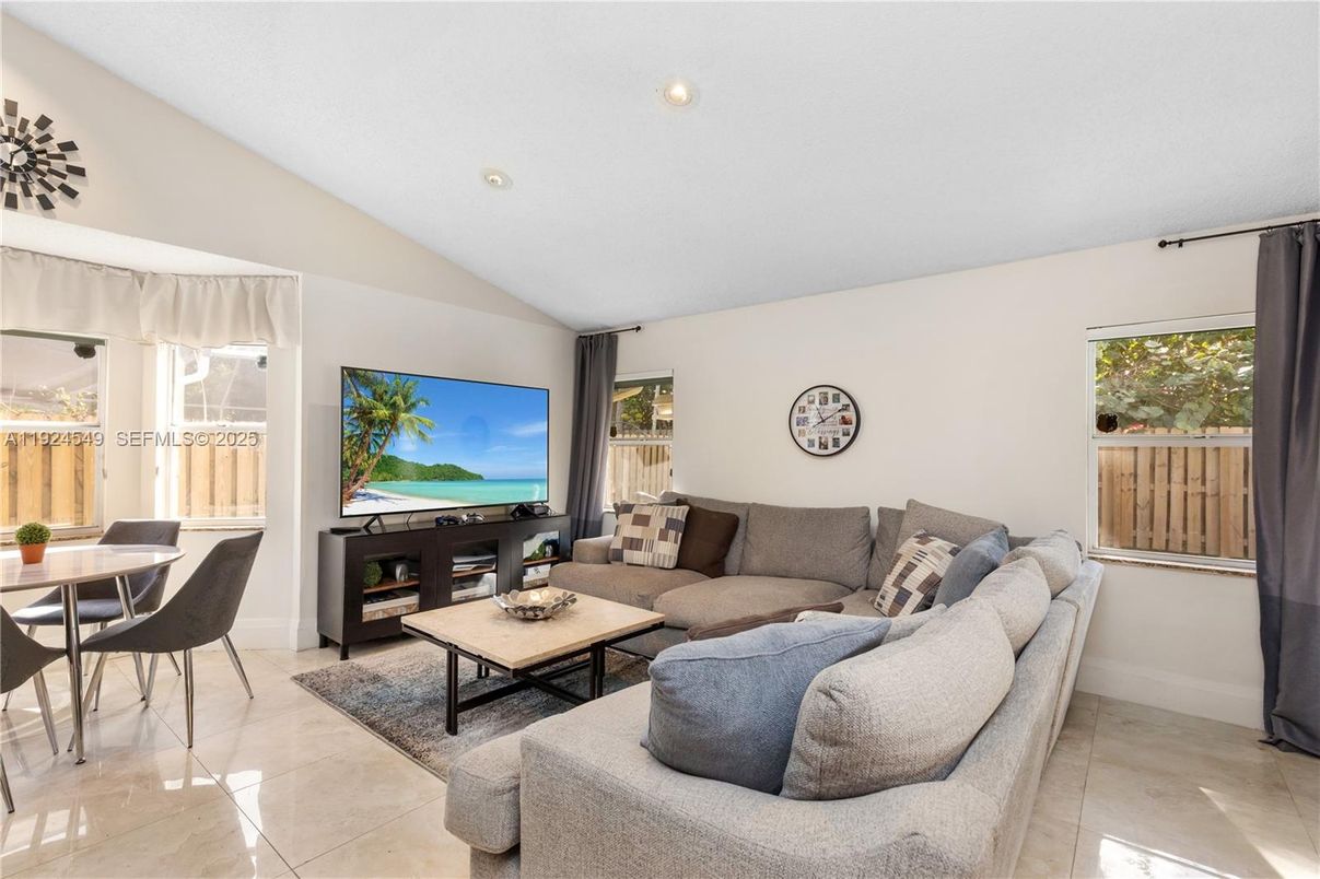 Dining room, Interior, Living room, Recessed Lighting