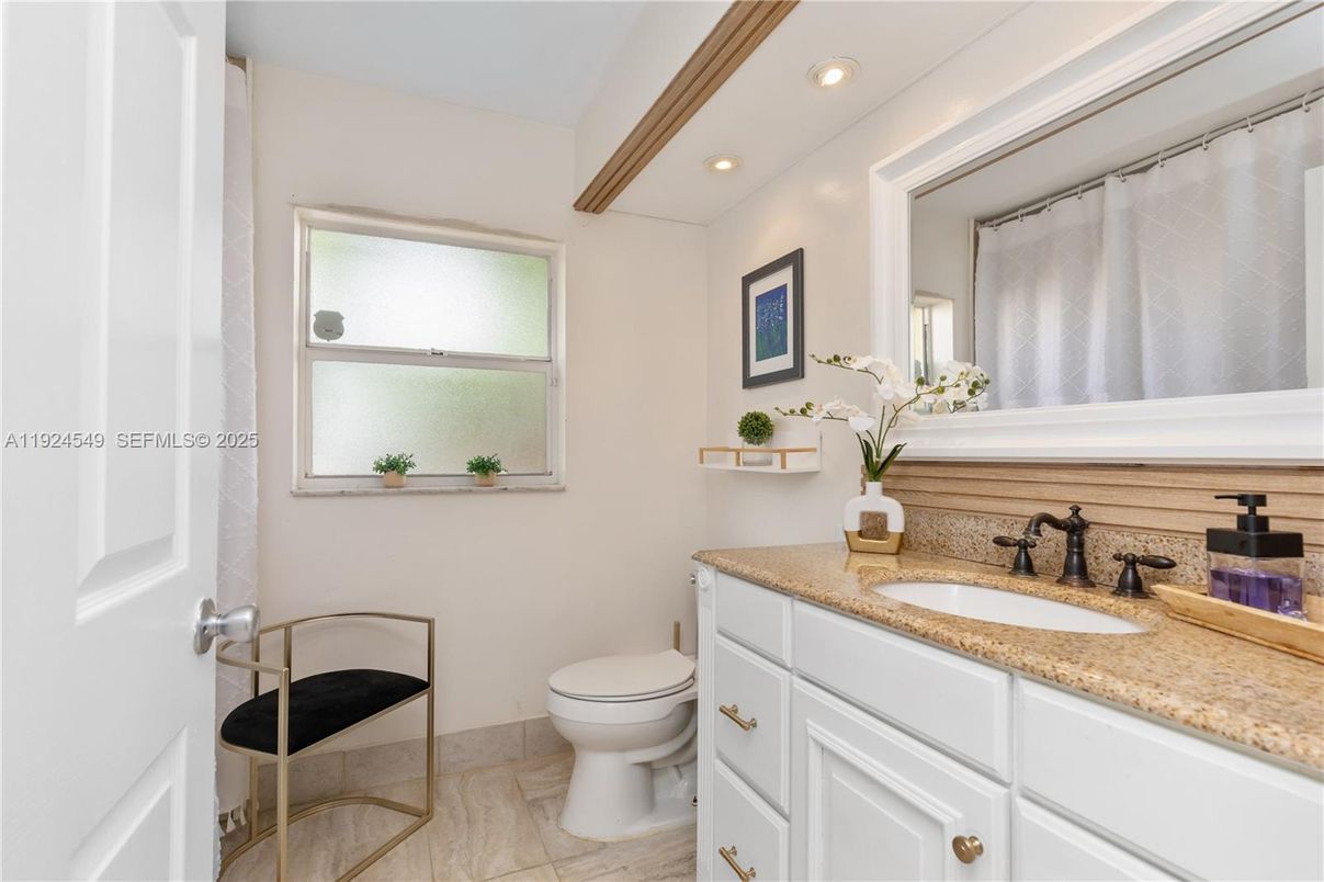 Bathroom, Interior, Recessed Lighting