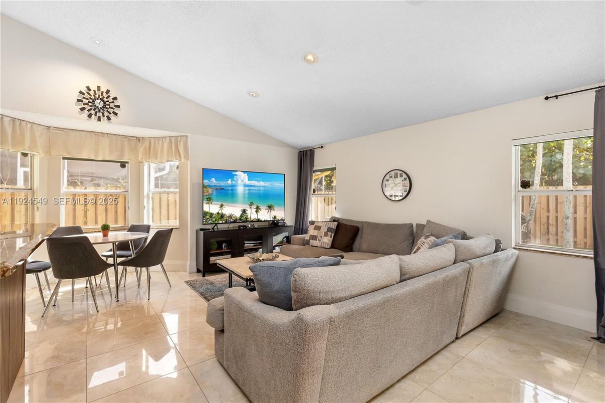 Dining room, Interior, Living room, Recessed Lighting