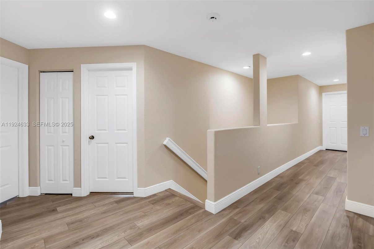 Empty room, Interior, Recessed Lighting, Wood Texture Flooring