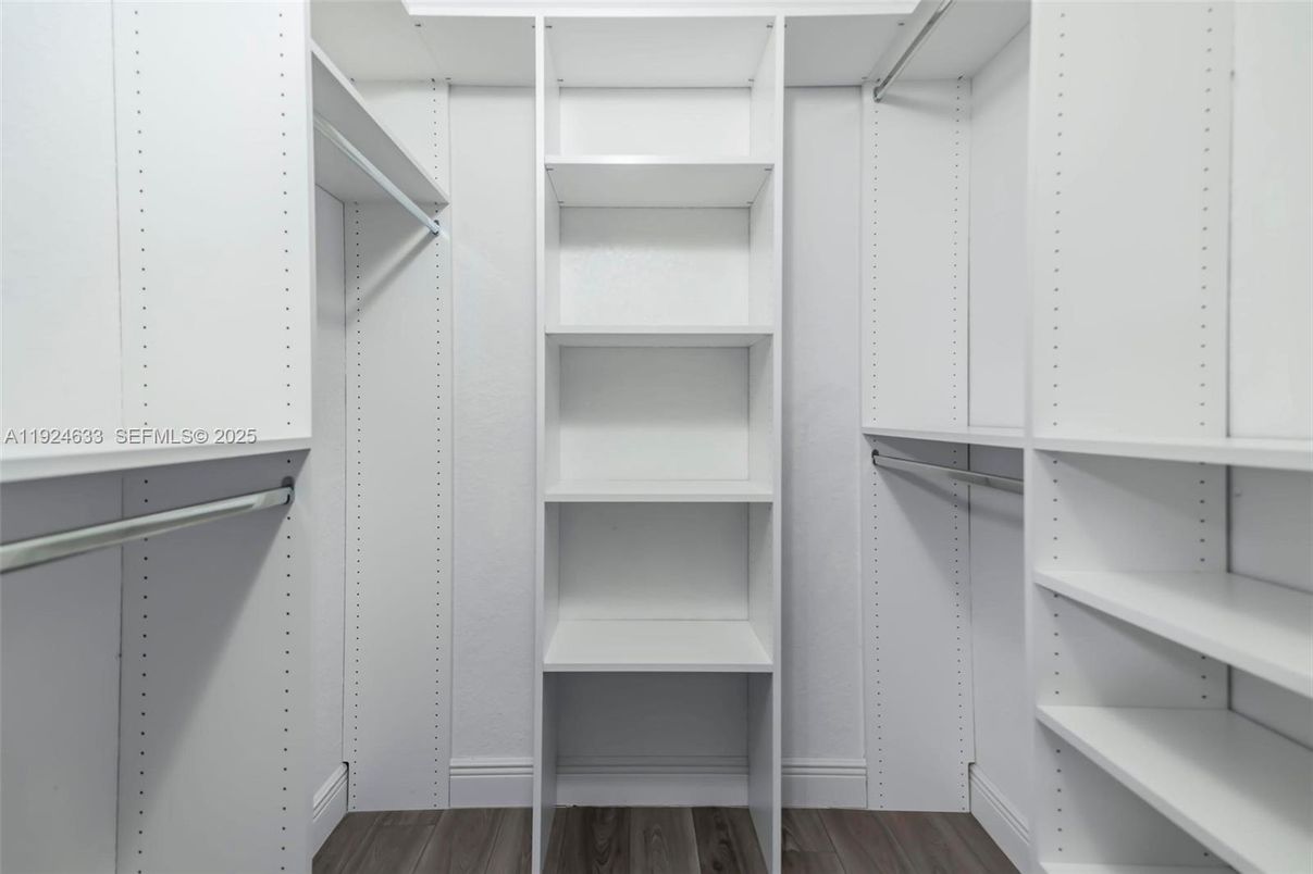 Interior, Walk-in Closets, Wood Texture Flooring