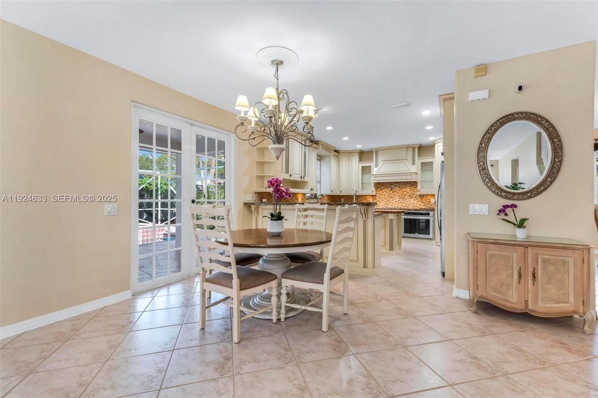 Chandelier, Dining room, Interior, Kitchen, Recessed Lighting, Stainless Steel Appliances