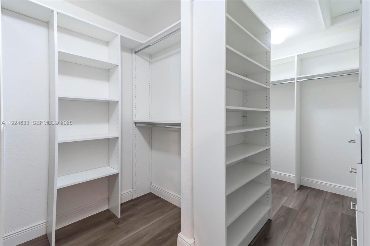 Interior, Walk-in Closets, Wood Texture Flooring