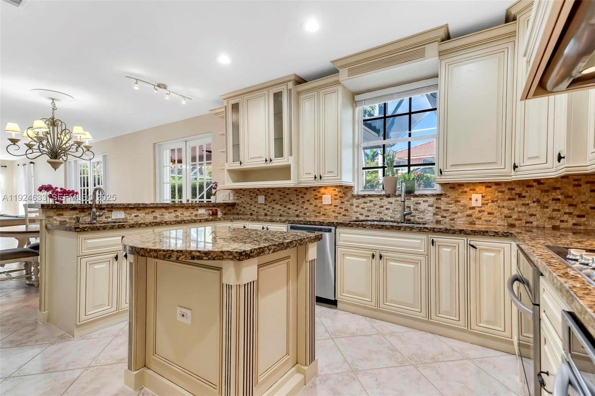 Chandelier, Dining room, Interior, Kitchen, Recessed Lighting