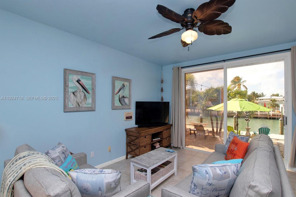 Interior, Living room, Water