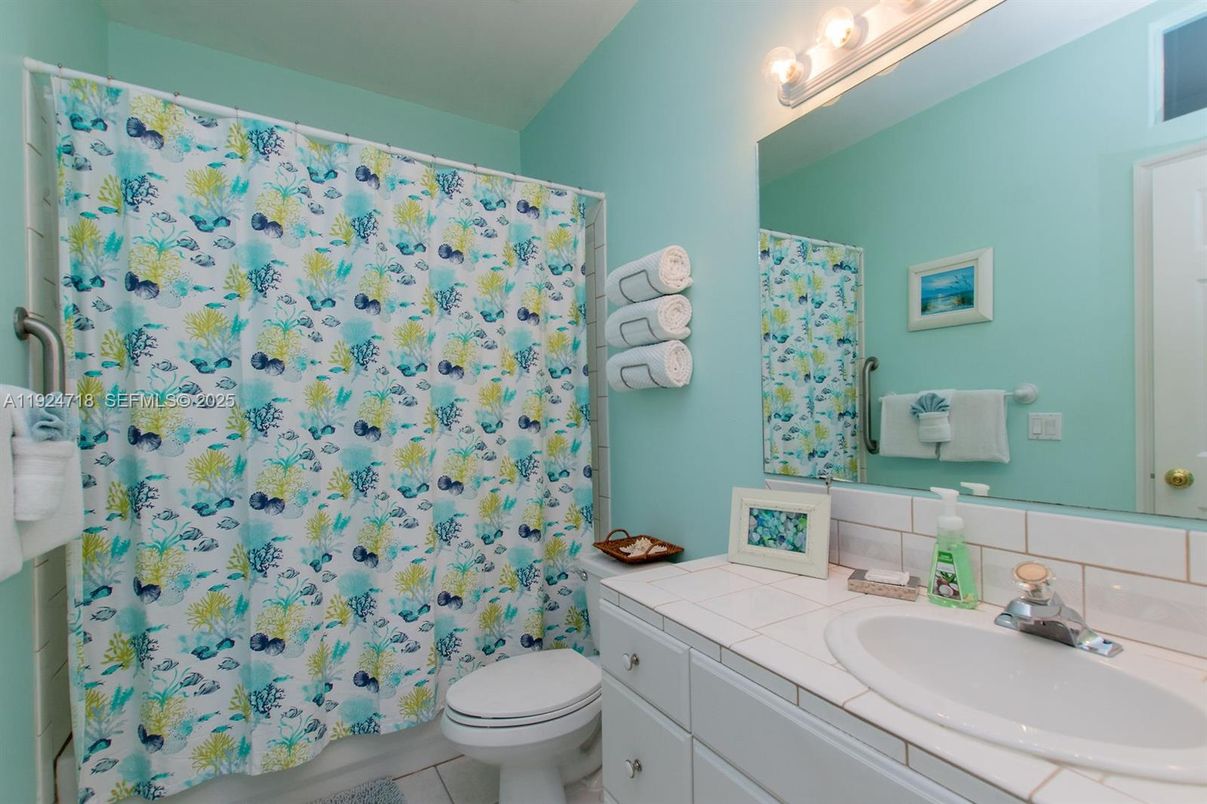 Bathroom, Interior, Tile Countertops