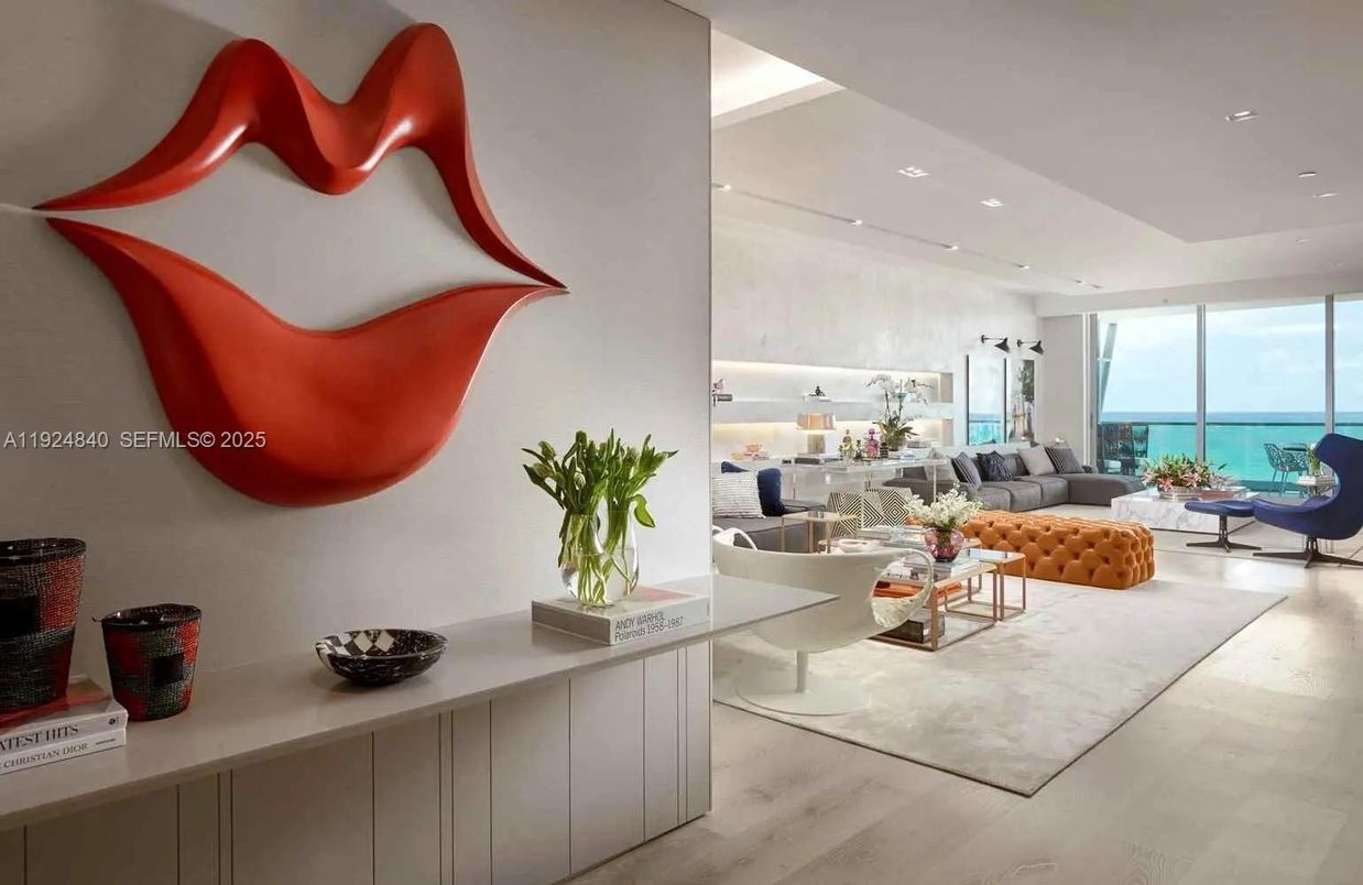 Interior, Living room, Recessed Lighting, Water, Wood Texture Flooring