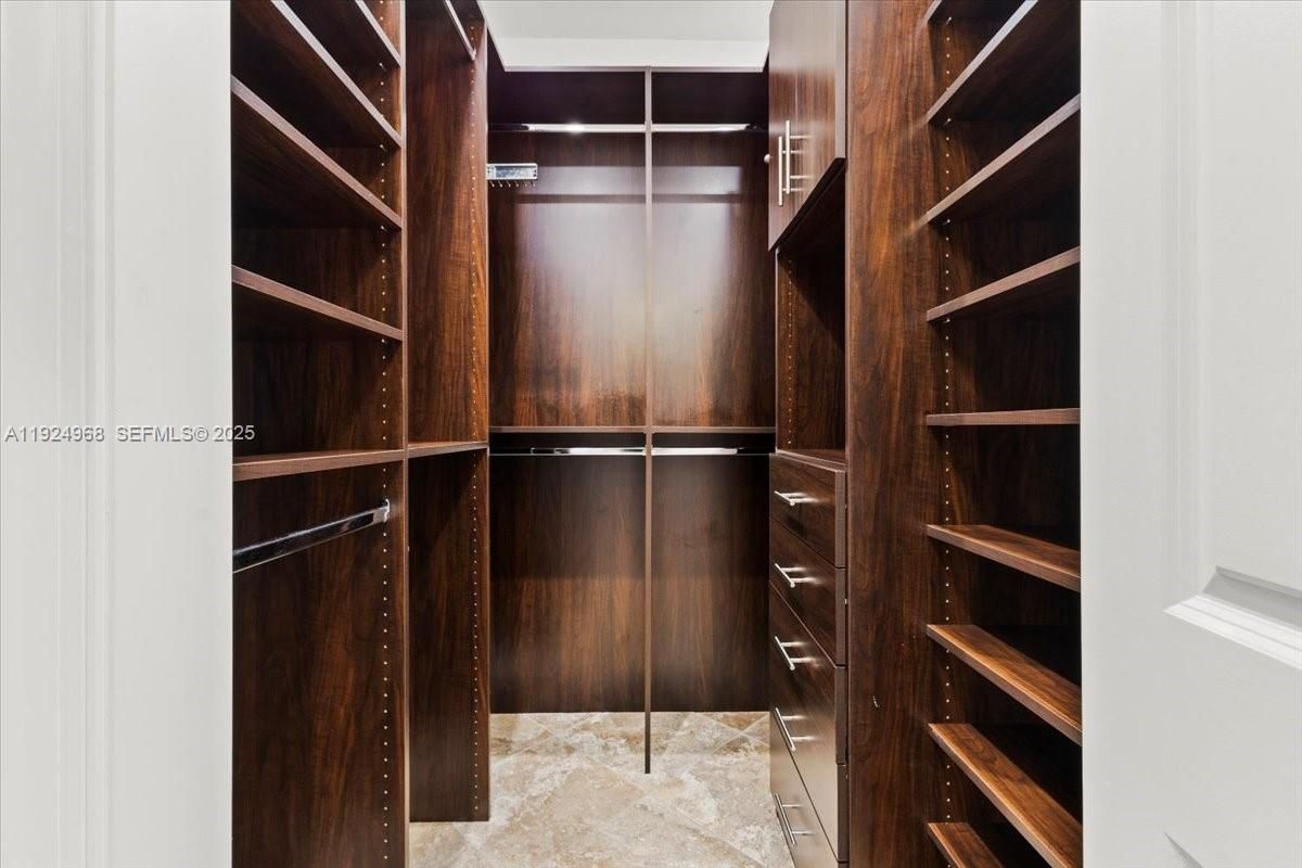 Interior, Walk-in Closets