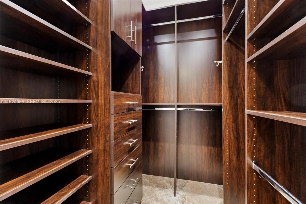 Interior, Walk-in Closets