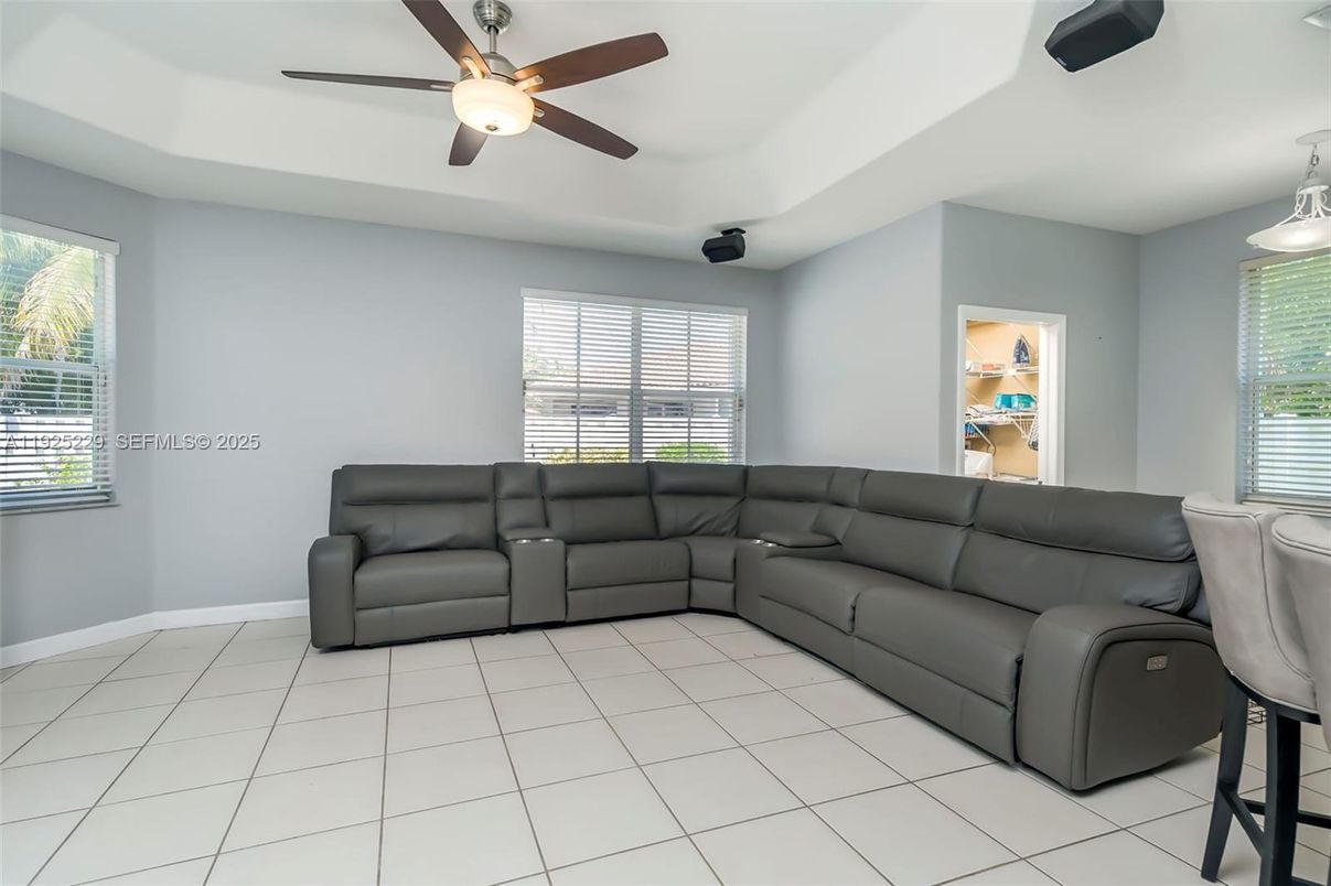 Interior, Living room, Pendant Lights