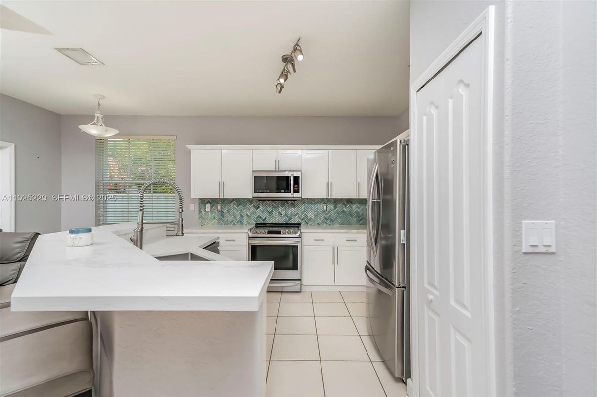 Interior, Kitchen, Pendant Lights, Stainless Steel Appliances