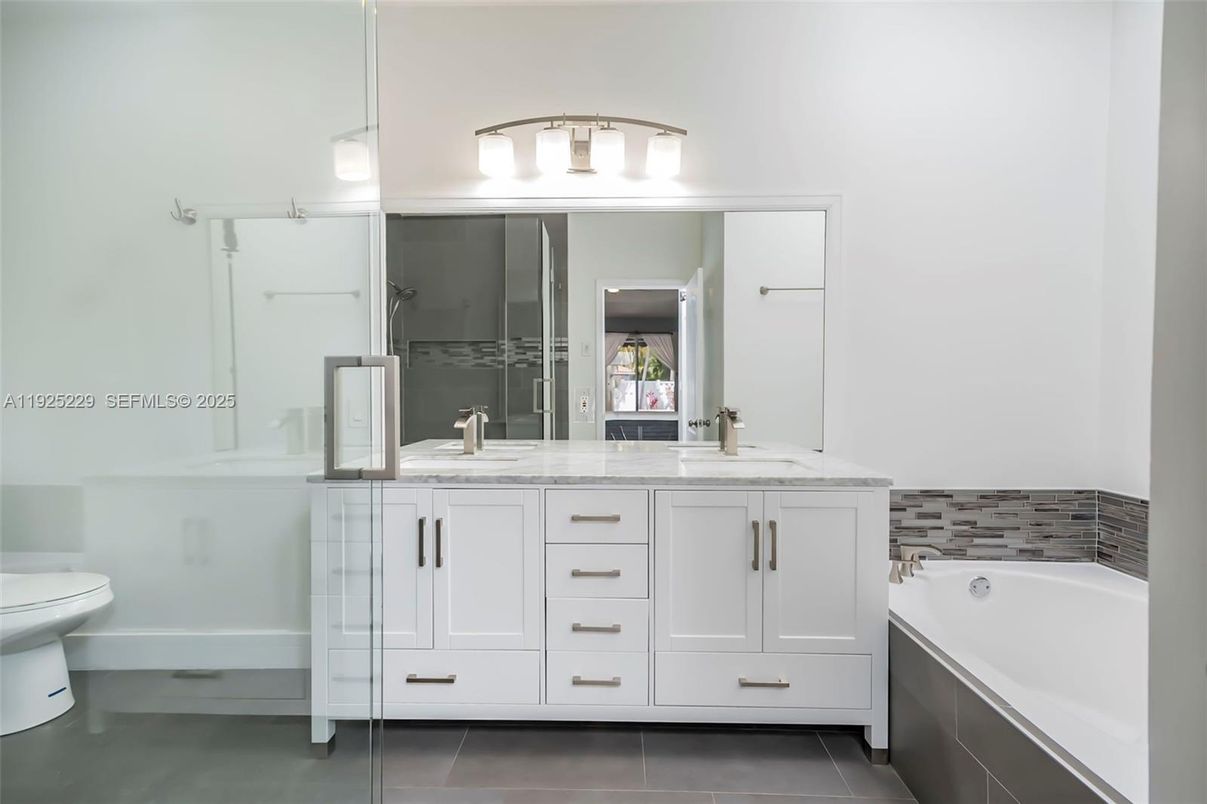 Bathroom, Dual Sink Vanities, Interior