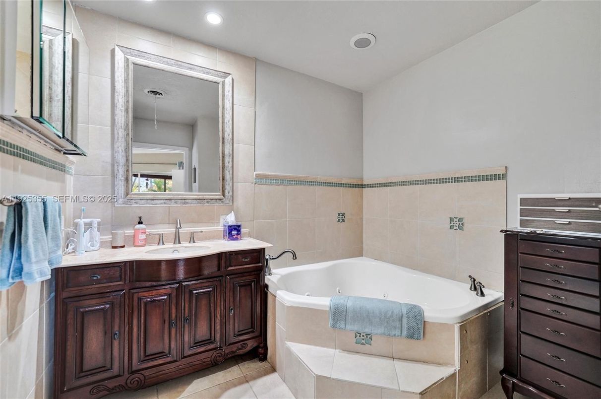 Bathroom, Interior, Recessed Lighting