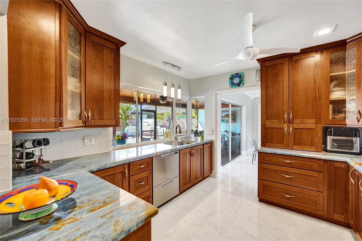 Interior, Kitchen, Marble, Pendant Lights, Recessed Lighting