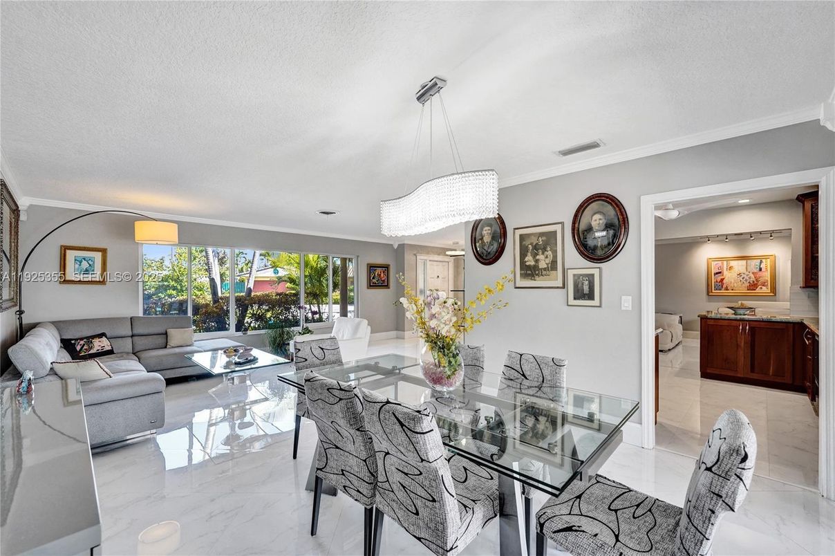 Chandelier, Dining room, Interior, Living room, Marble, Recessed Lighting