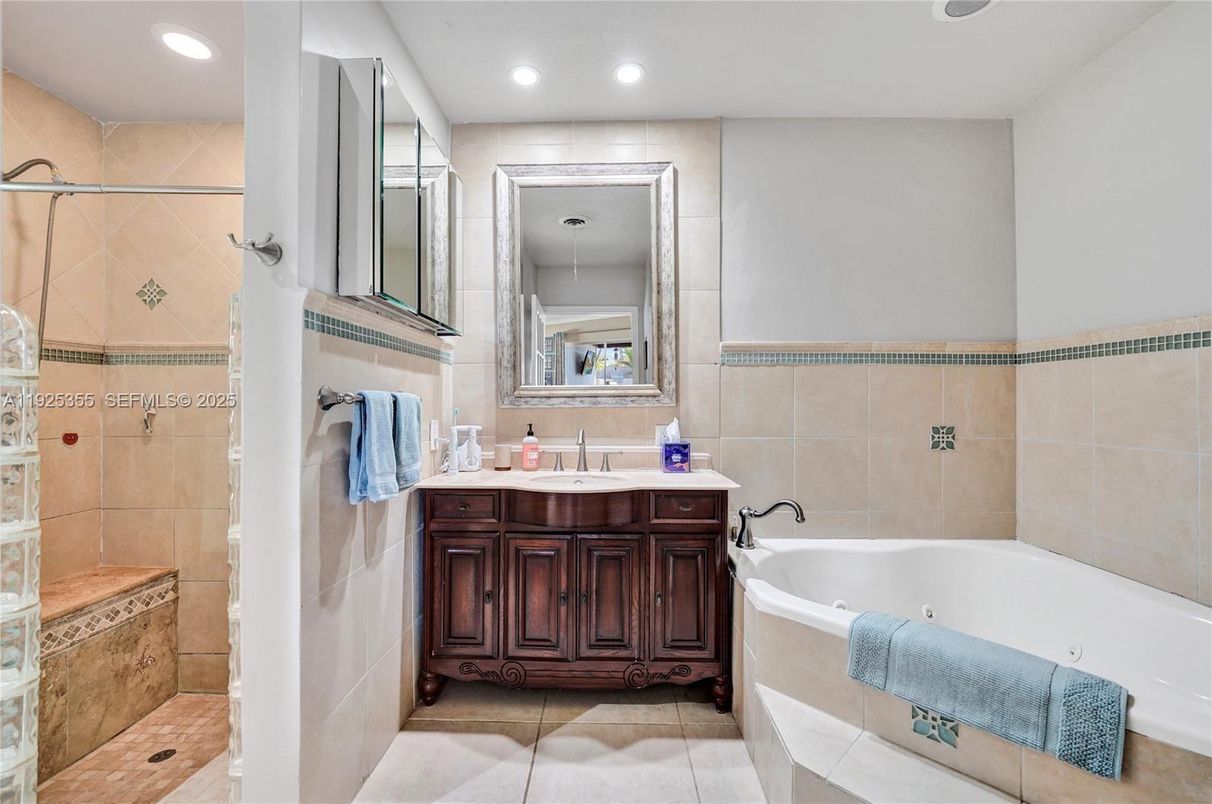 Bathroom, Interior, Recessed Lighting