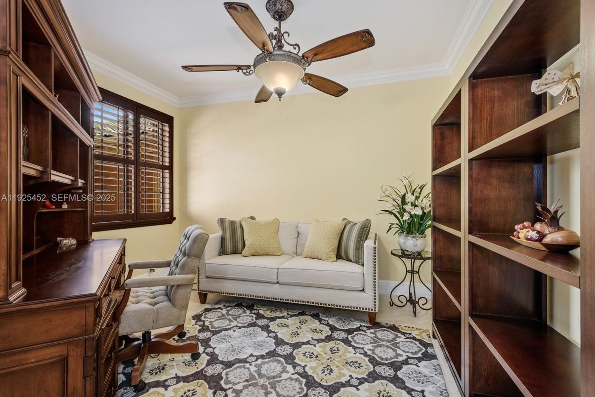 Home Office, Interior