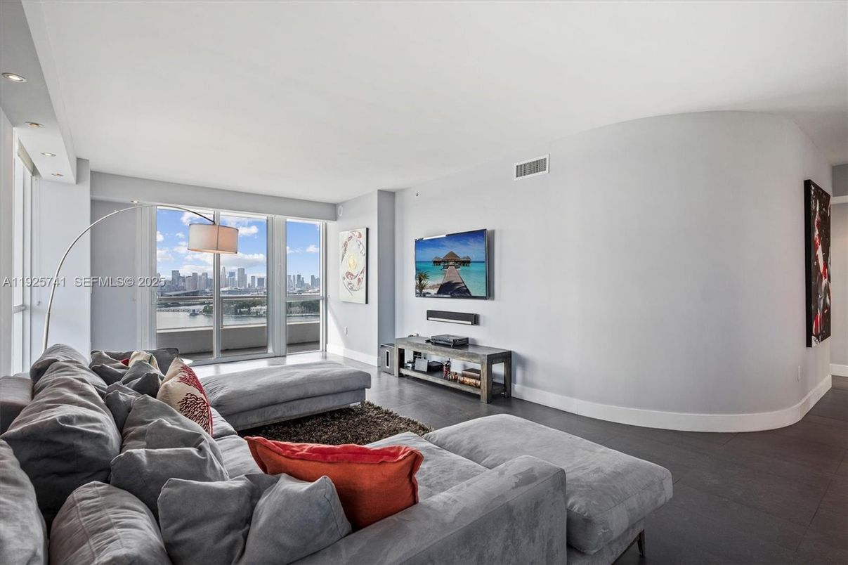 Interior, Living room, Recessed Lighting, Water