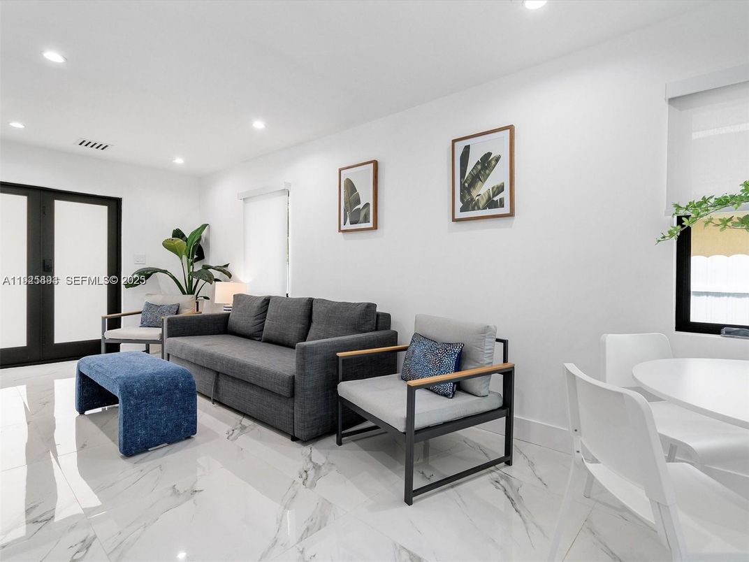 Dining room, Interior, Living room, Marble, Recessed Lighting