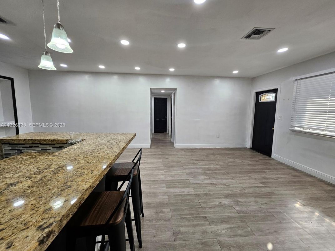 Empty room, Interior, Pendant Lights, Recessed Lighting