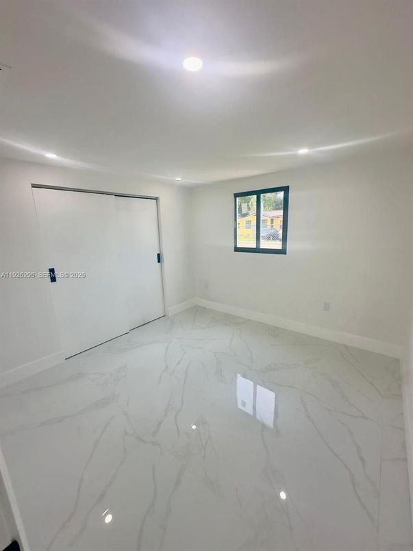 Empty room, Interior, Marble, Recessed Lighting