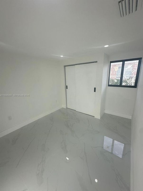 Empty room, Interior, Marble, Recessed Lighting