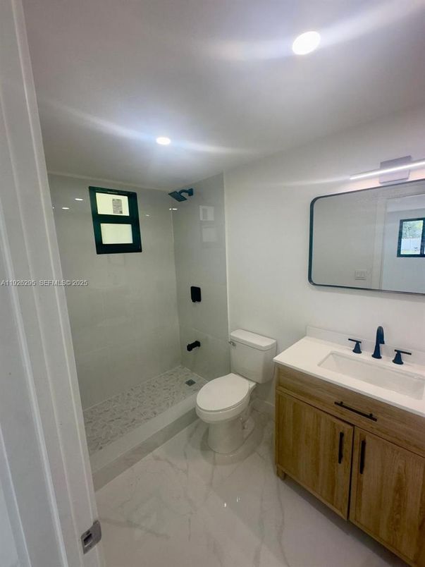 Bathroom, Interior, Marble, Recessed Lighting