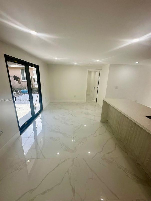 Empty room, Interior, Marble, Recessed Lighting