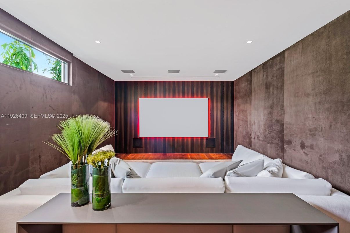 Interior, Projection Screen, Recessed Lighting, Theatre Room
