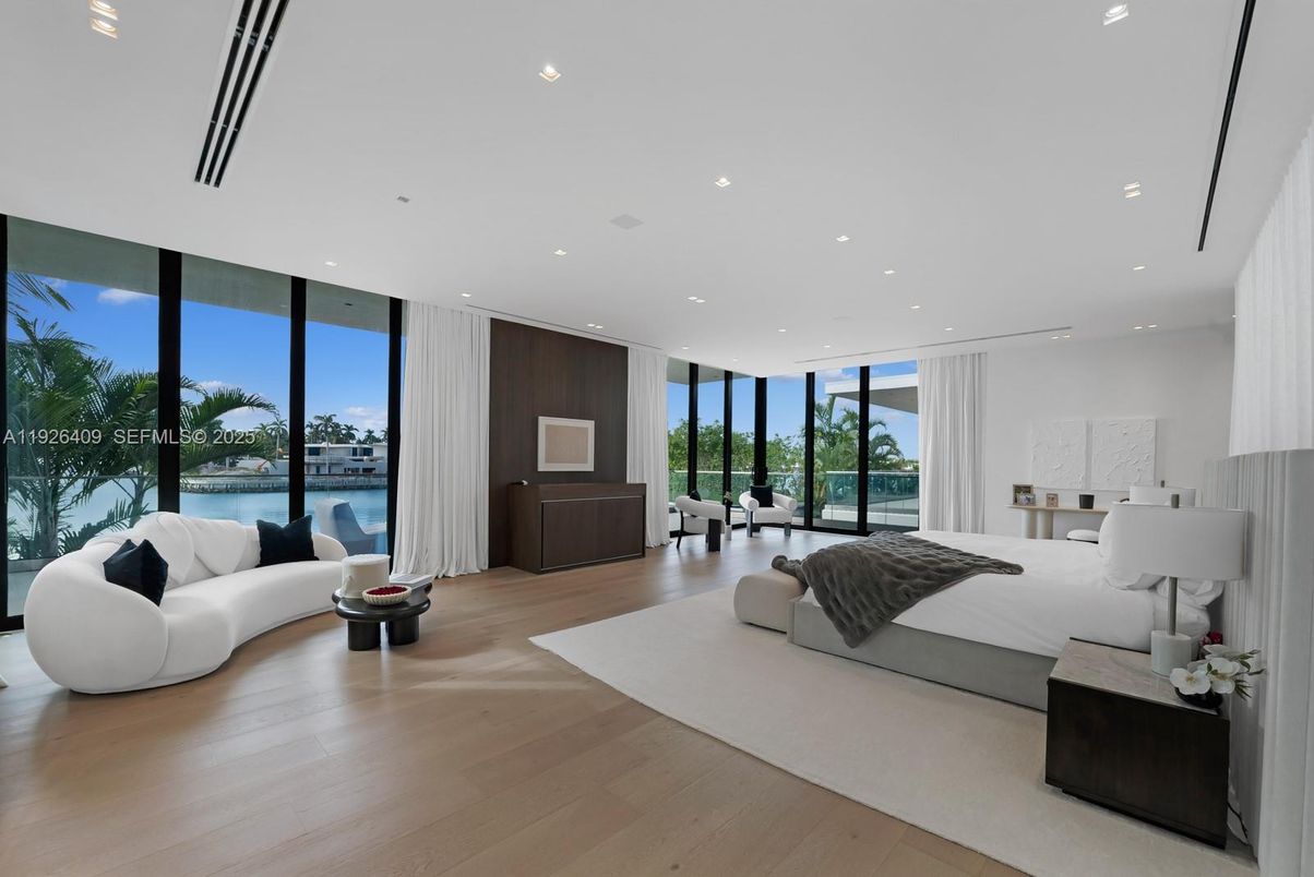 Bedroom, Interior, Living room, Recessed Lighting, Water, Wood Texture Flooring, Wooden Walls