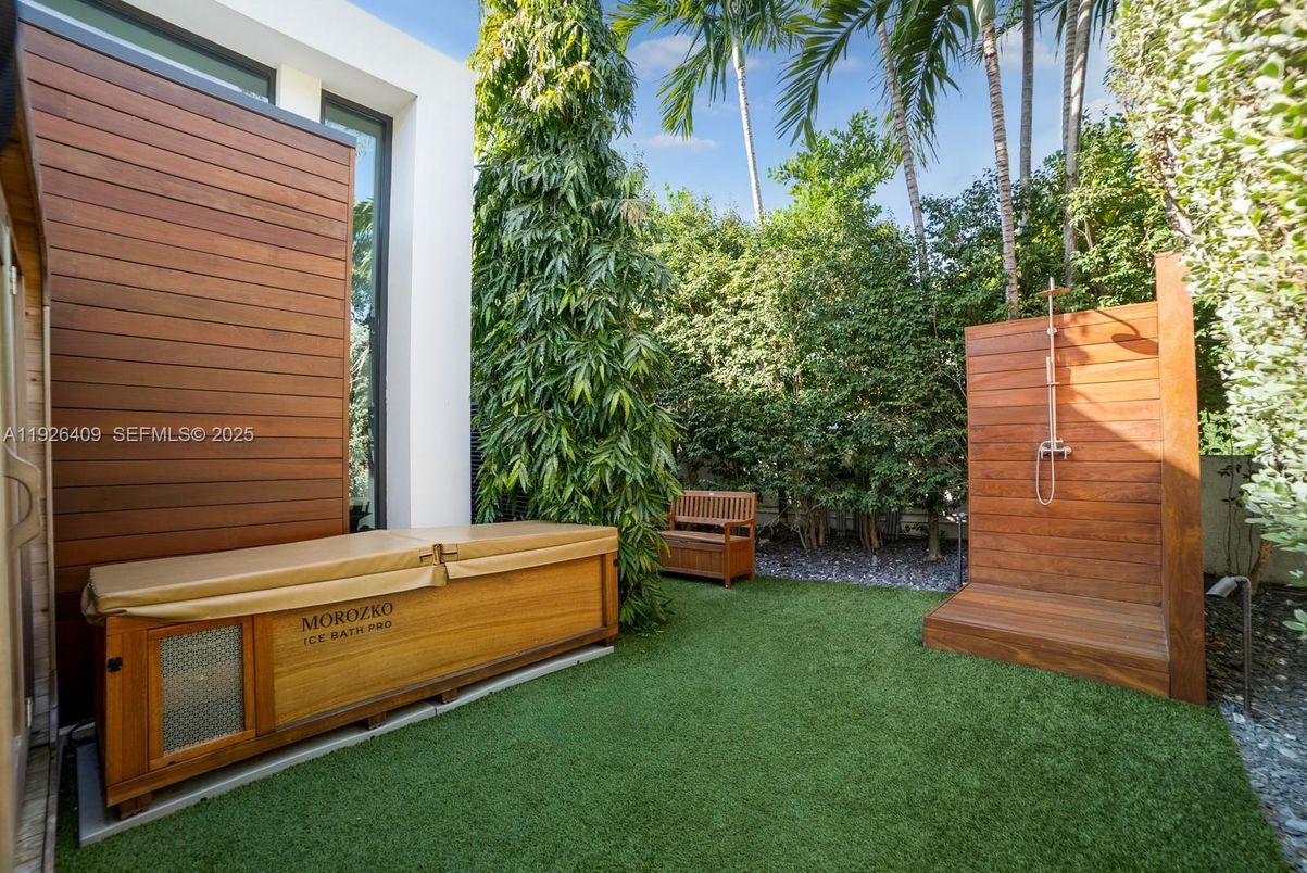 Backyard, Exterior, Hot Tub