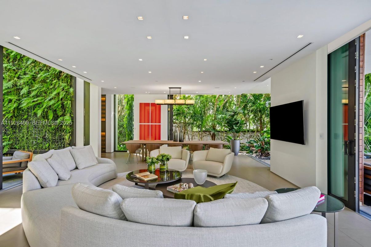 Dining room, Interior, Living room, Pendant Lights, Recessed Lighting