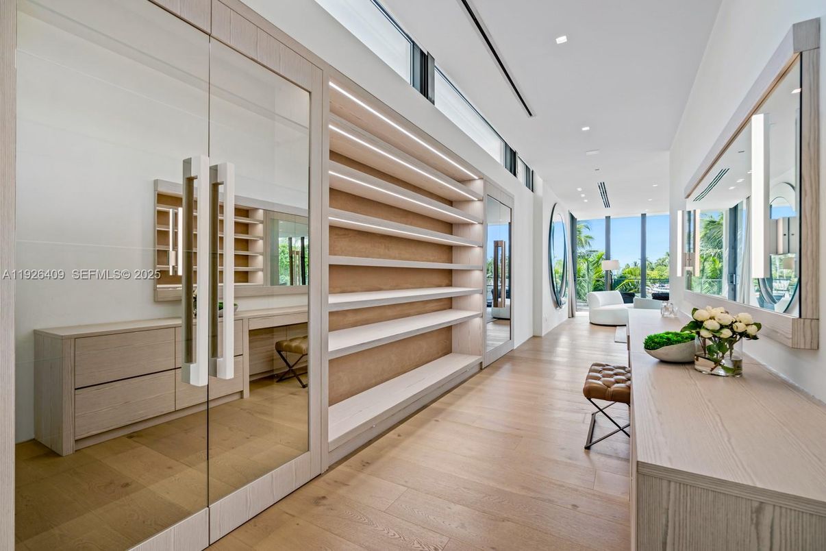 Interior, Recessed Lighting, Wood Texture Flooring