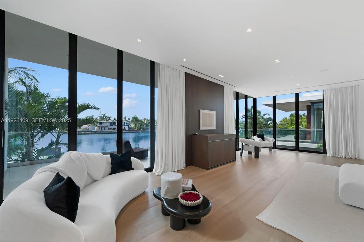 Interior, Living room, Recessed Lighting, Water, Wood Texture Flooring