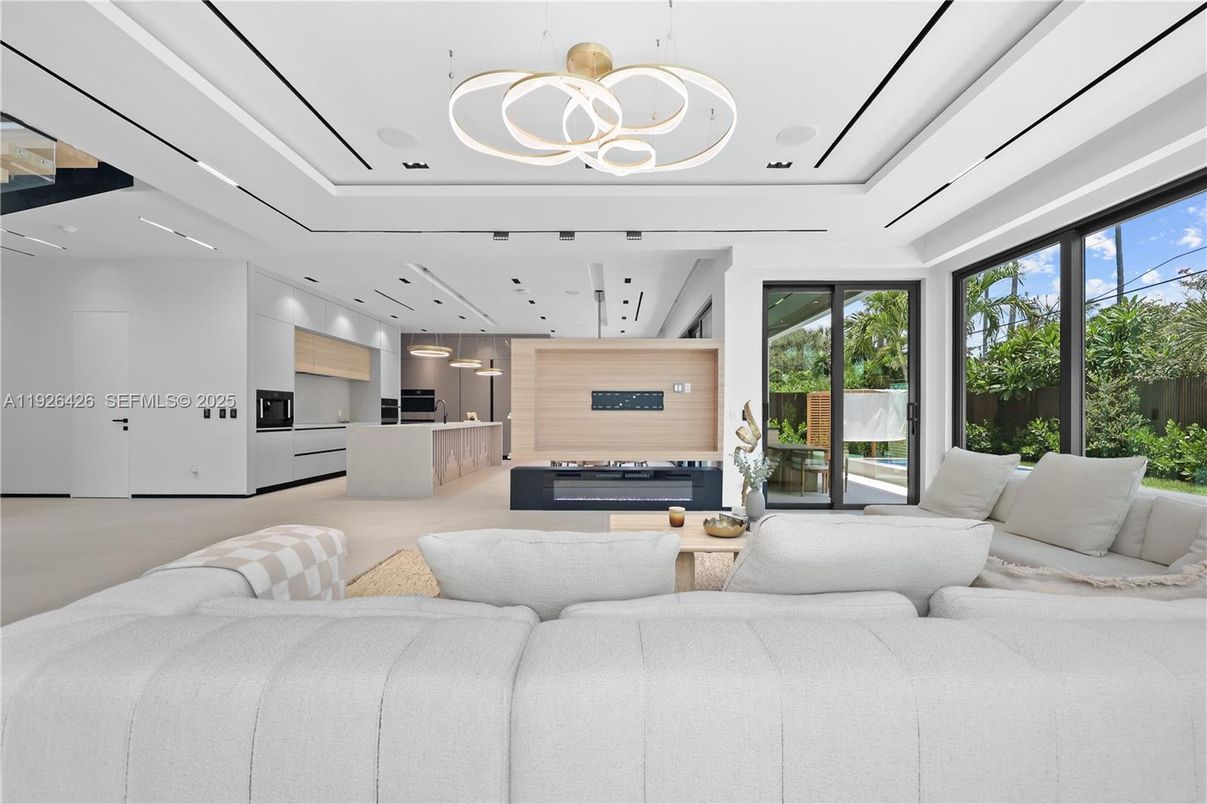 Interior, Kitchen, Living room, Pendant Lights, Recessed Lighting, Stainless Steel Appliances